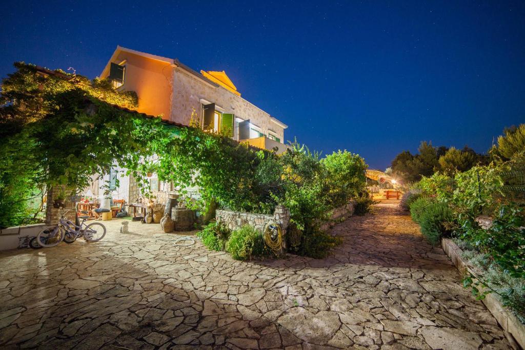 Apartments Dalmatinska Kuca Milna  Luaran gambar