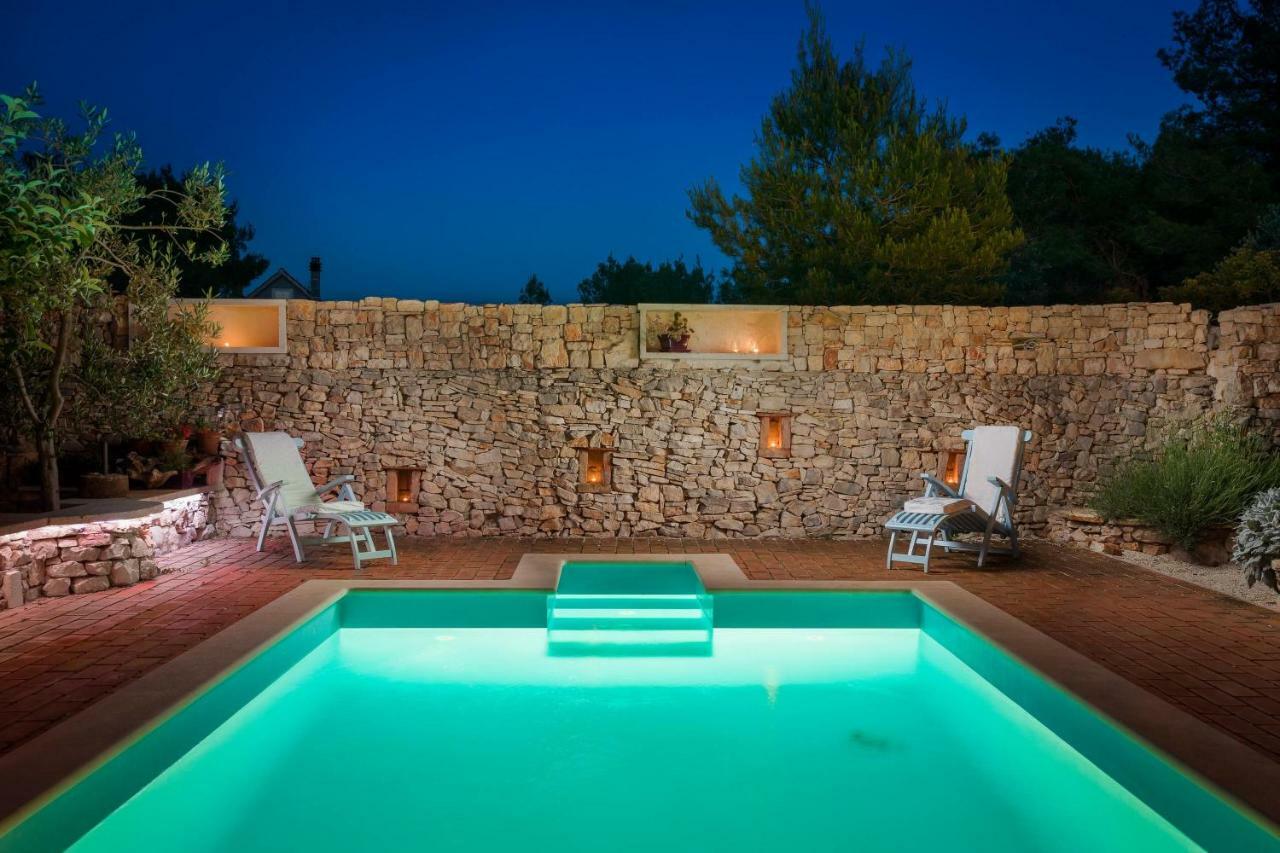 Apartments Dalmatinska Kuca Milna  Luaran gambar