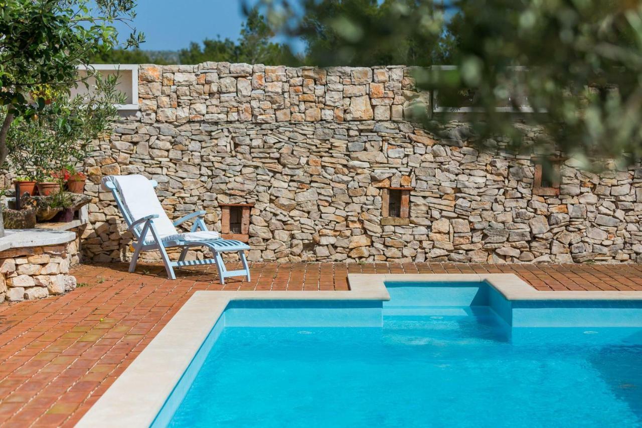 Apartments Dalmatinska Kuca Milna  Luaran gambar