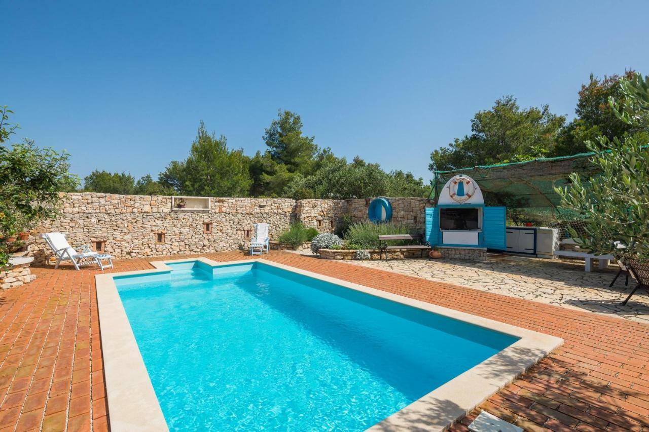 Apartments Dalmatinska Kuca Milna  Luaran gambar